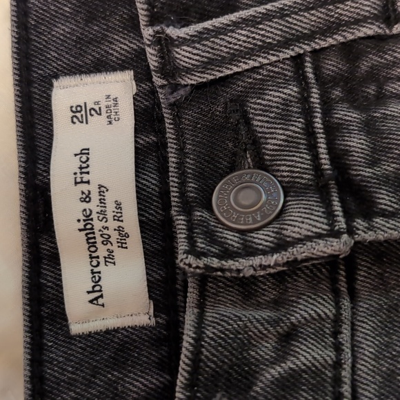 Abercrombie & Fitch The 90's Skinny High Rise Jeans Black - Size 26/2 - Picture 4 of 5
